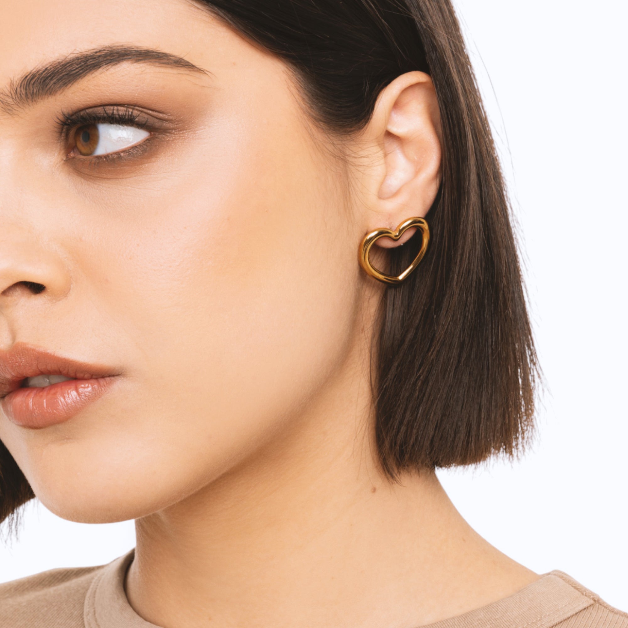 Orecchini con design a cuore in acciaio - Mya Accessories