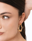 Orecchini in acciaio dal design astratto forato - Mya Accessories