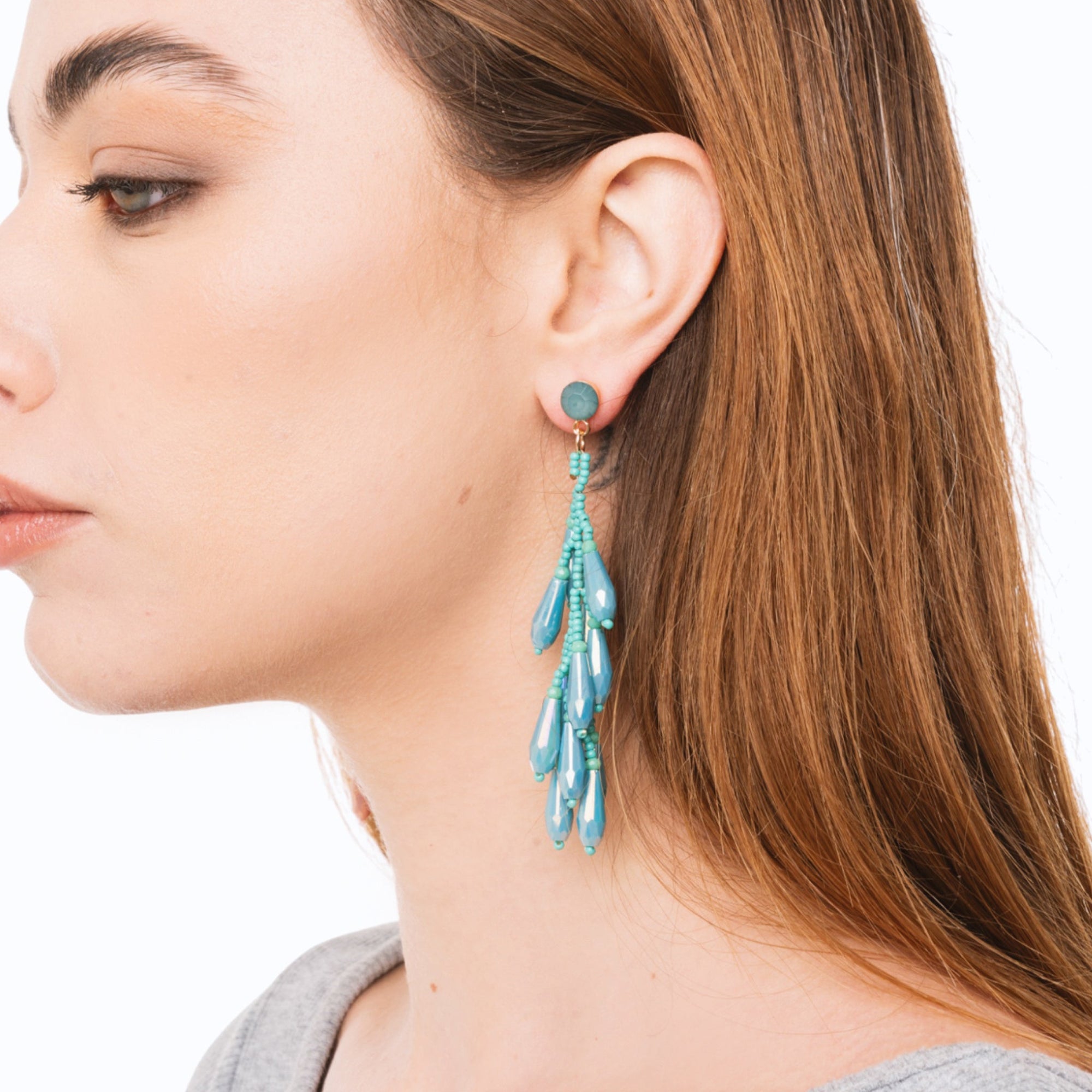 Orecchini pendenti tono celeste con pietre in vetro - Mya Accessories