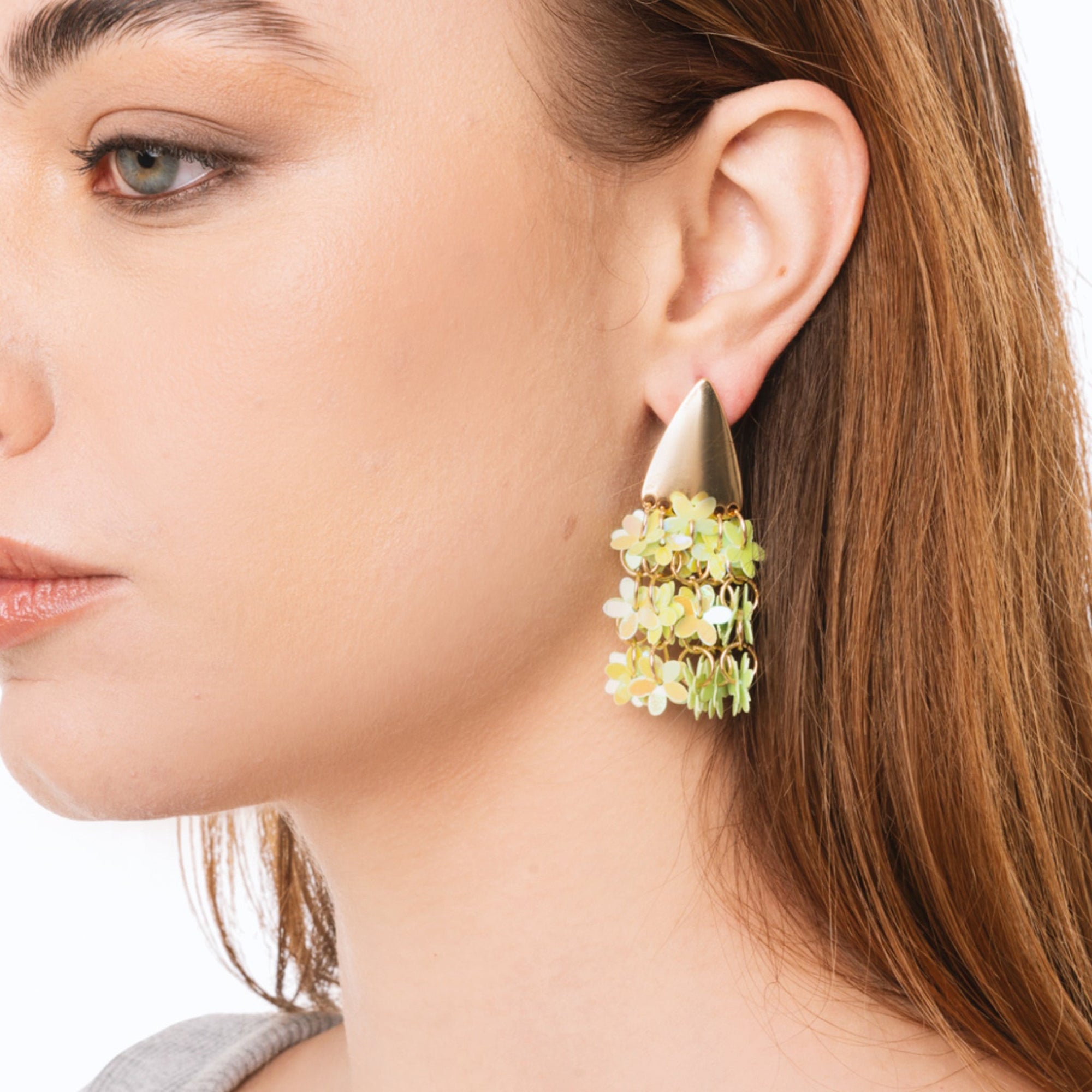 Orecchini con placchetta in metallo e fiorellini pendenti tono verde - Mya Accessories