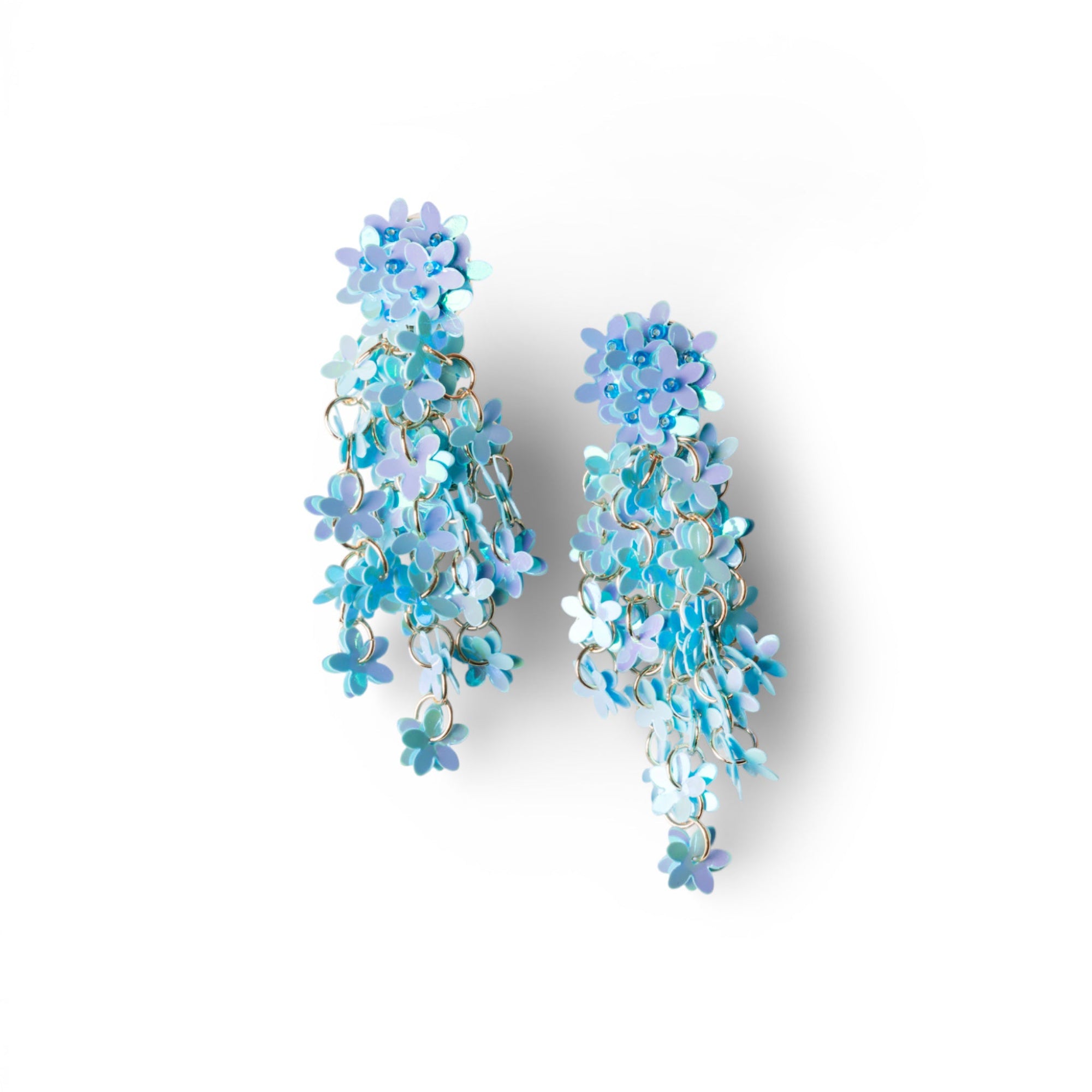 Orecchini pendenti a cascata di fiorellini tono azzurro - Mya Accessories