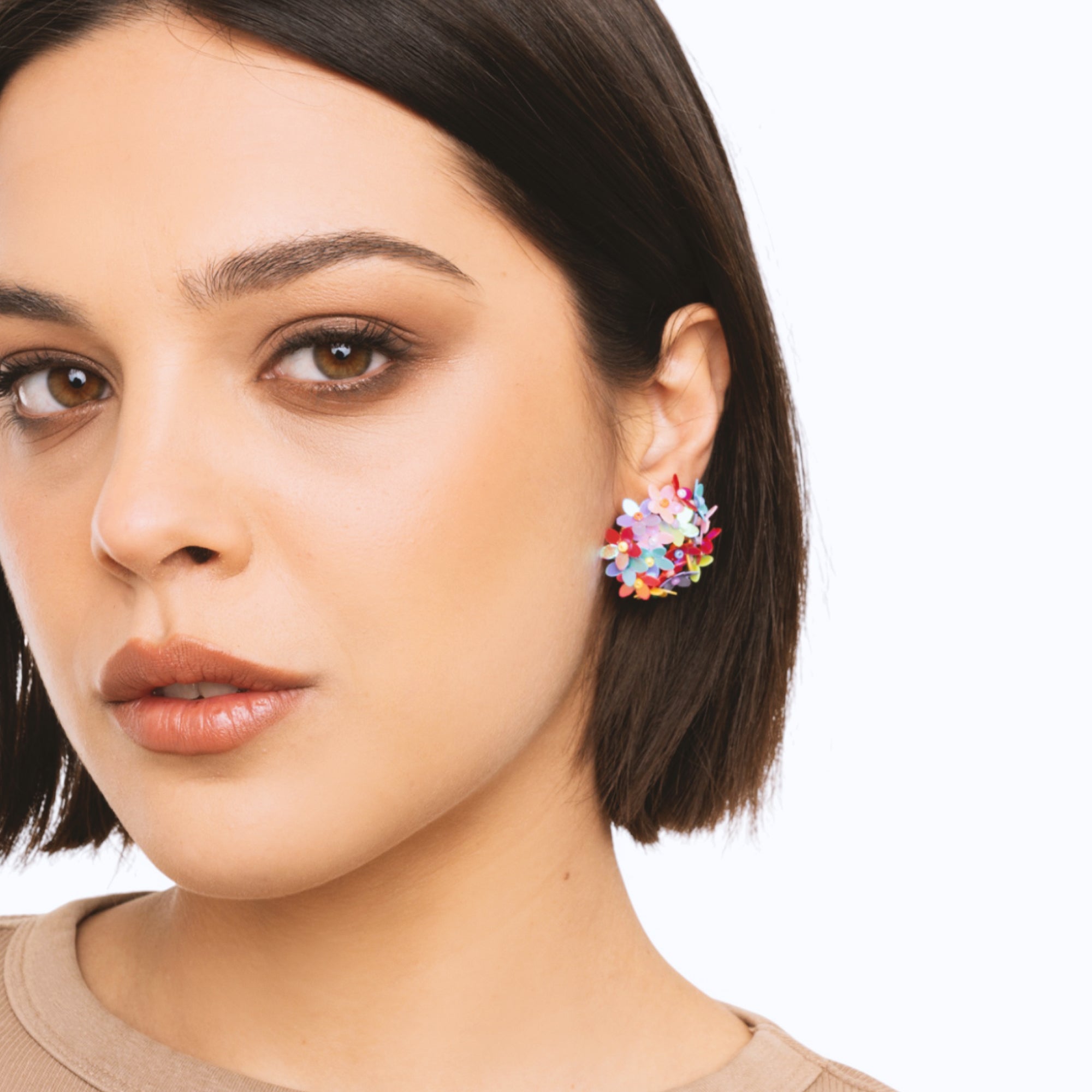 Orecchini a base circolare con fiorellini multicolore - Mya Accessories