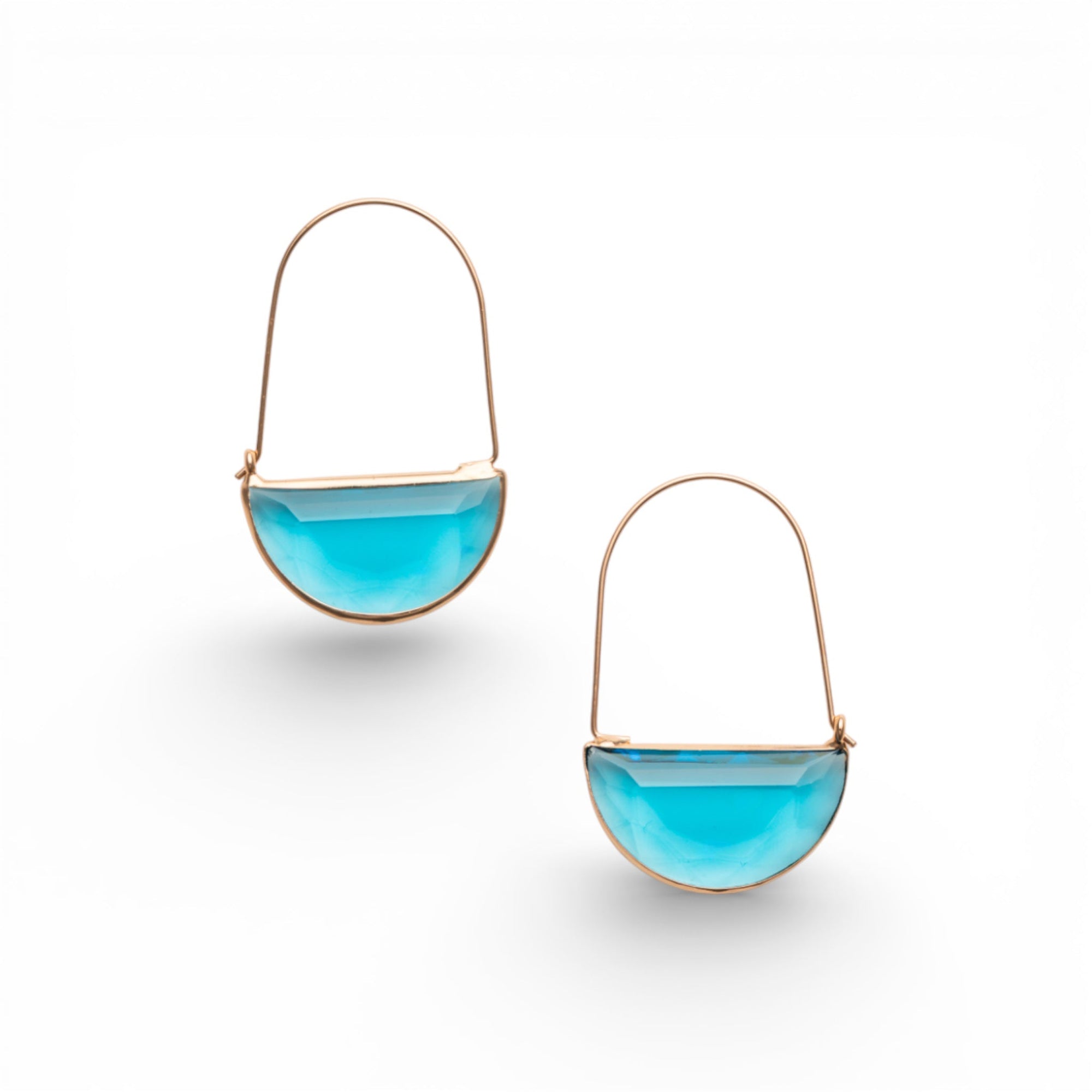 Orecchini con filo in ottone e pietra in vetro blu - Mya Accessories