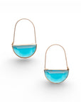 Orecchini con filo in ottone e pietra in vetro blu - Mya Accessories
