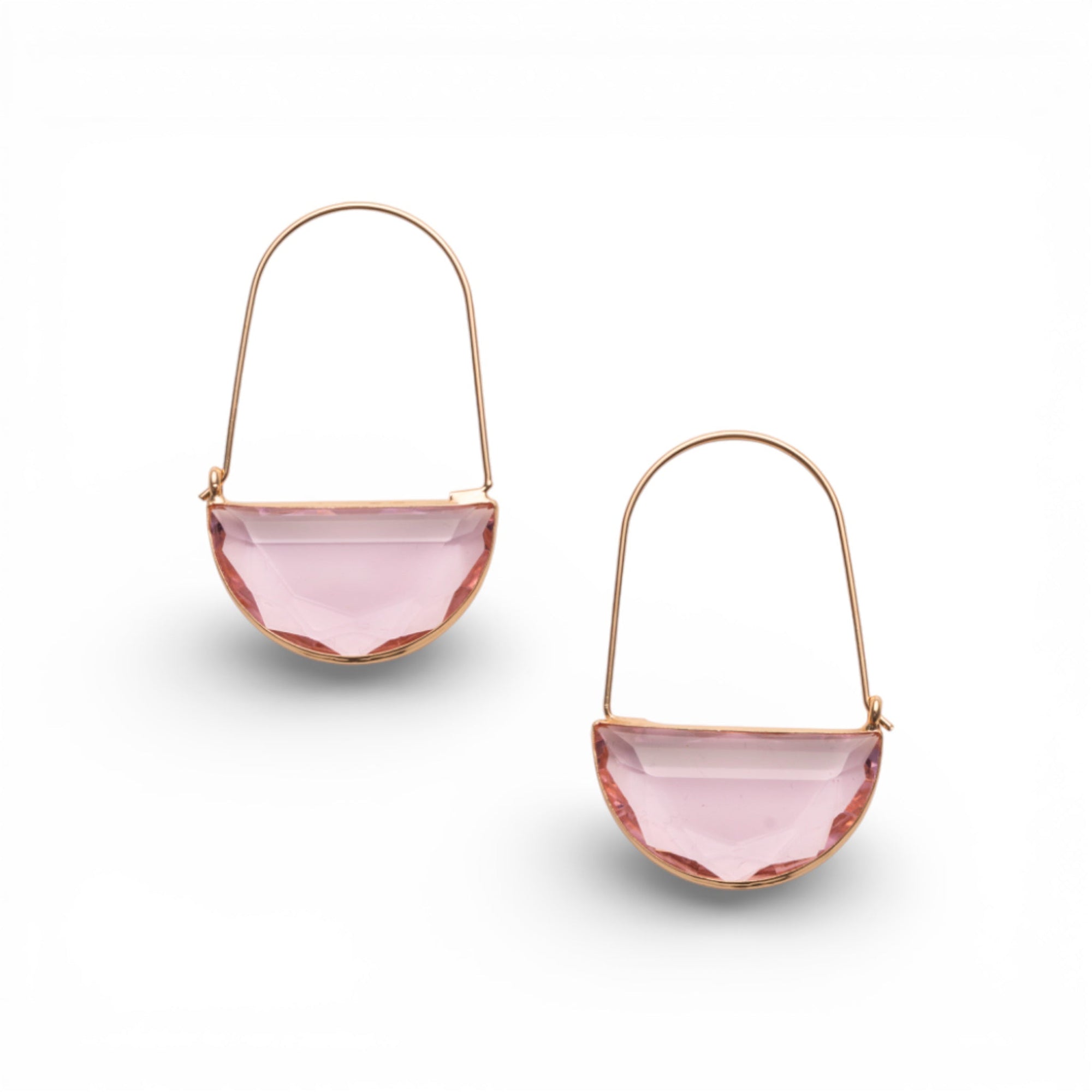 Orecchini con filo in ottone e pietra in vetro rosa - Mya Accessories