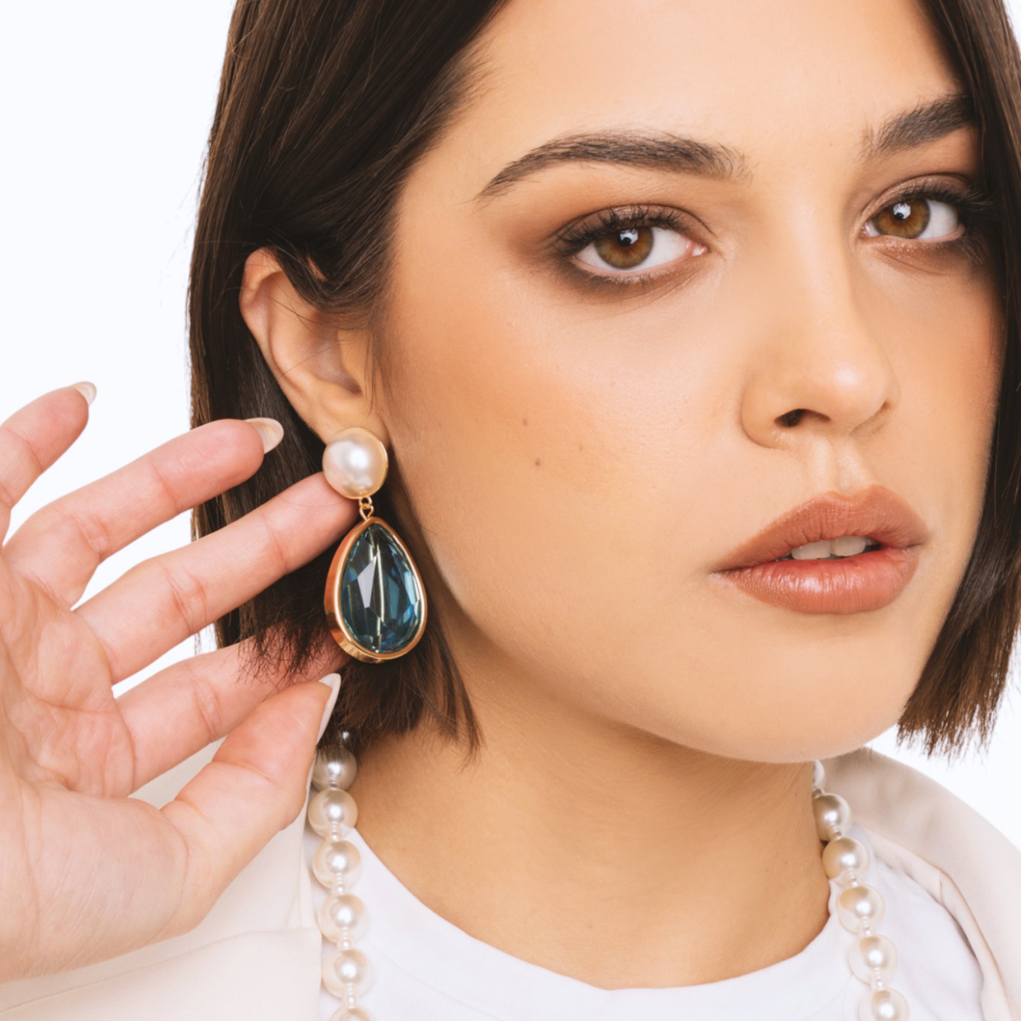 Orecchini pendenti con pietra a goccia in acrilico trasparente blu - Mya Accessories