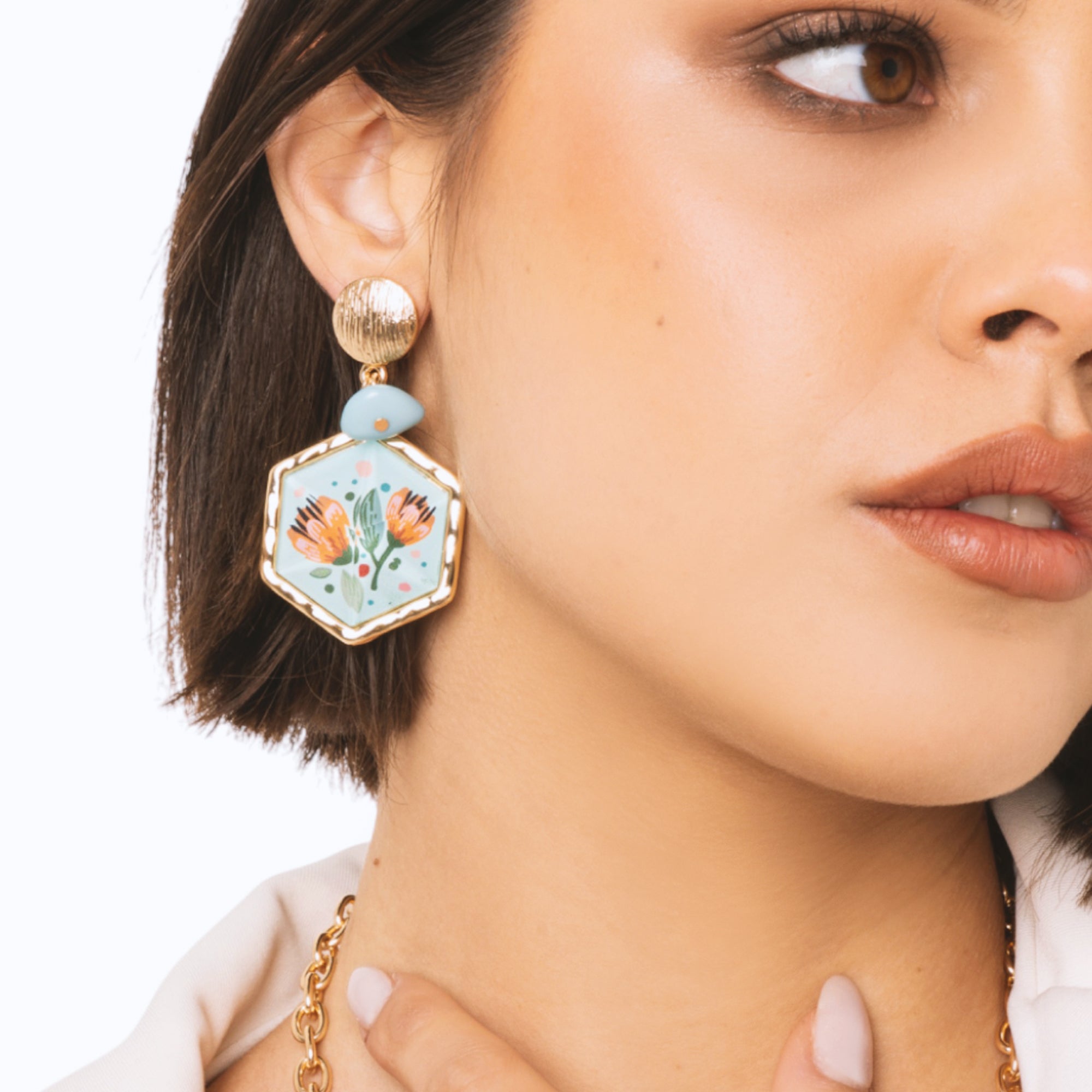 Orecchini pendenti con pietra esagonale motivo floreale in resina - Mya Accessories