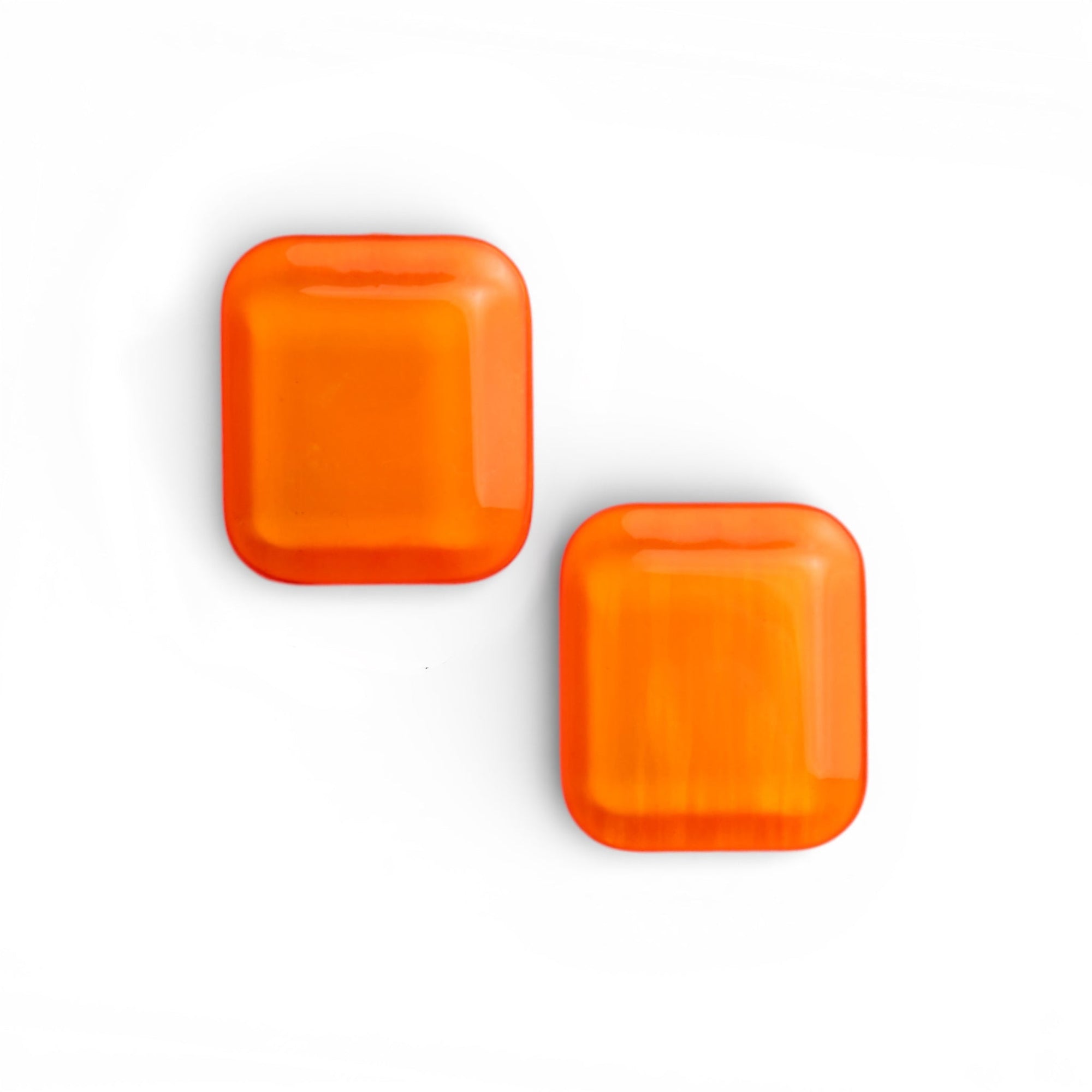 Orecchini a clip base quadrata in acrilico arancio - Mya Accessories