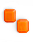 Orecchini a clip base quadrata in acrilico arancio - Mya Accessories