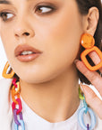 Orecchini pendenti a clip quadrati in acrilico arancio - Mya Accessories