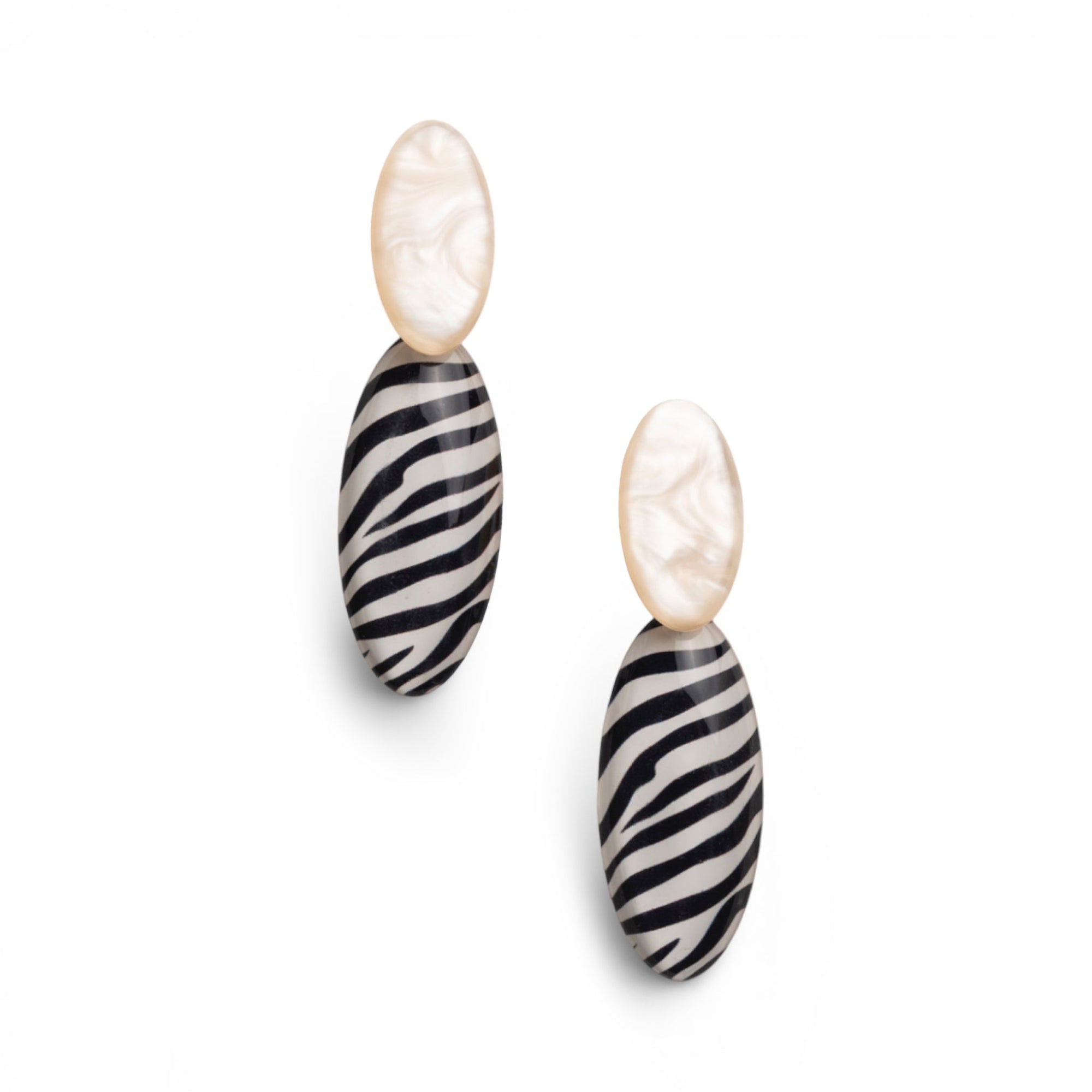 Orecchini pendenti in acrilico a base ovale zebrata - Mya Accessories
