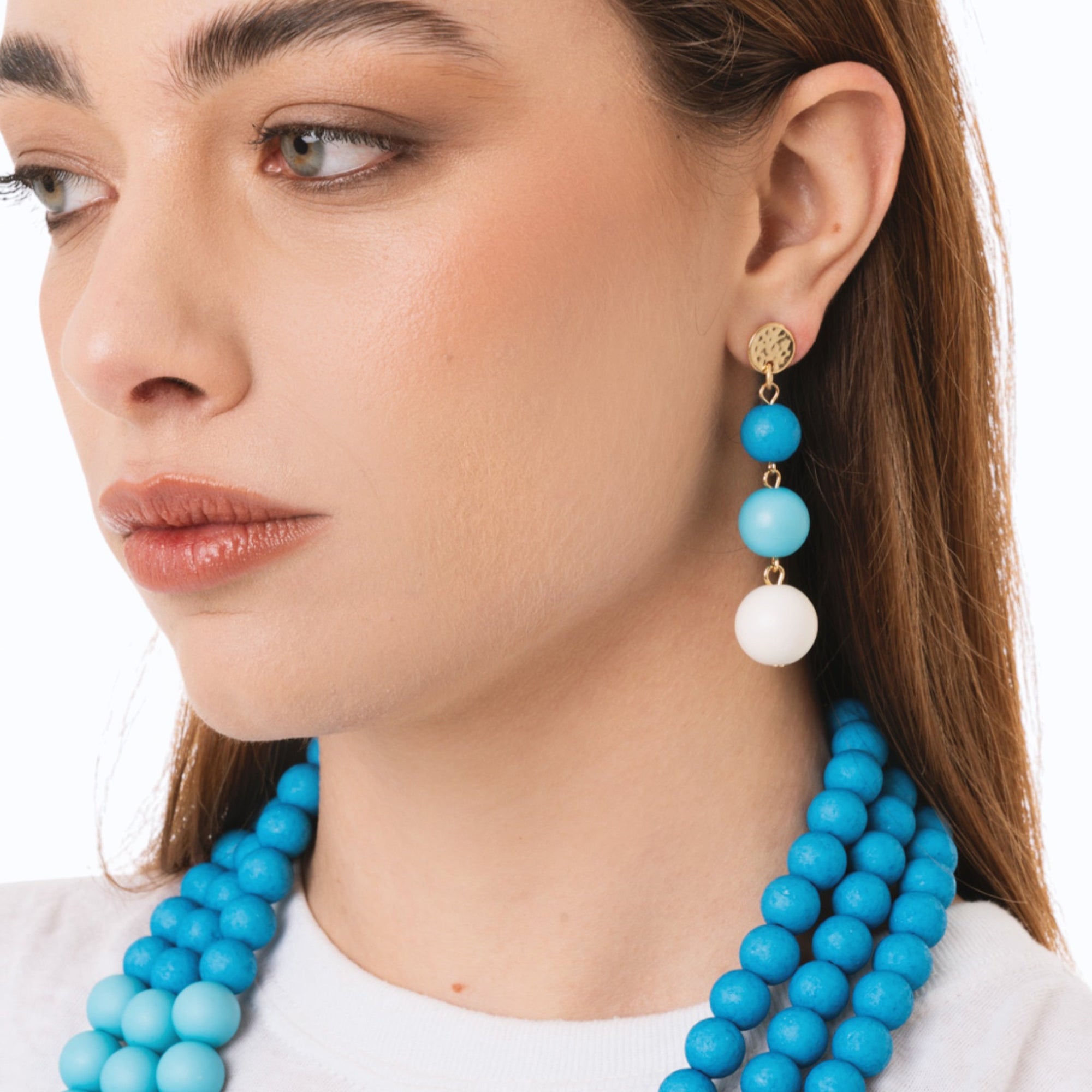 Orecchini pendenti a tre sfere in acrilico tono azzurro opaco - Mya Accessories