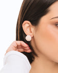 Orecchini a clip circolari con piccole pietre in vetro rosa - Mya Accessories