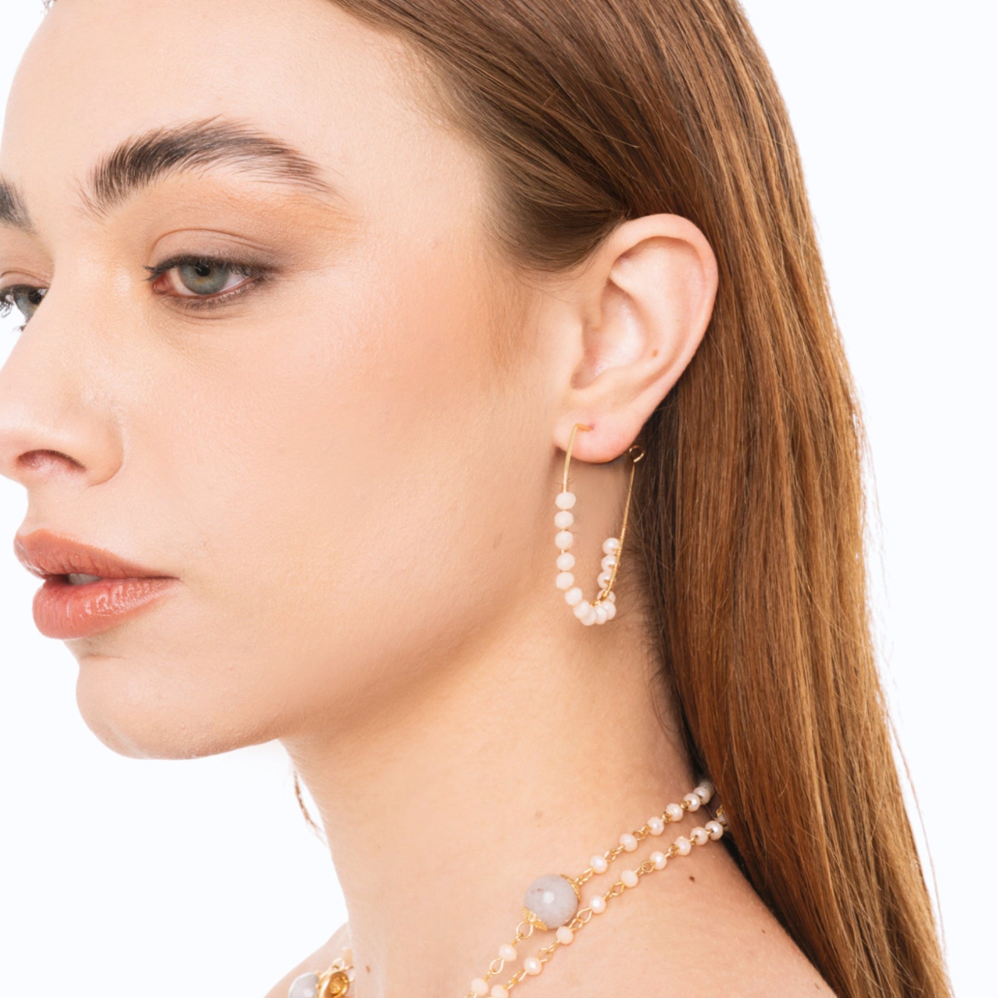 Orecchini a filo pendenti con pietre in vetro rosa - Mya Accessories