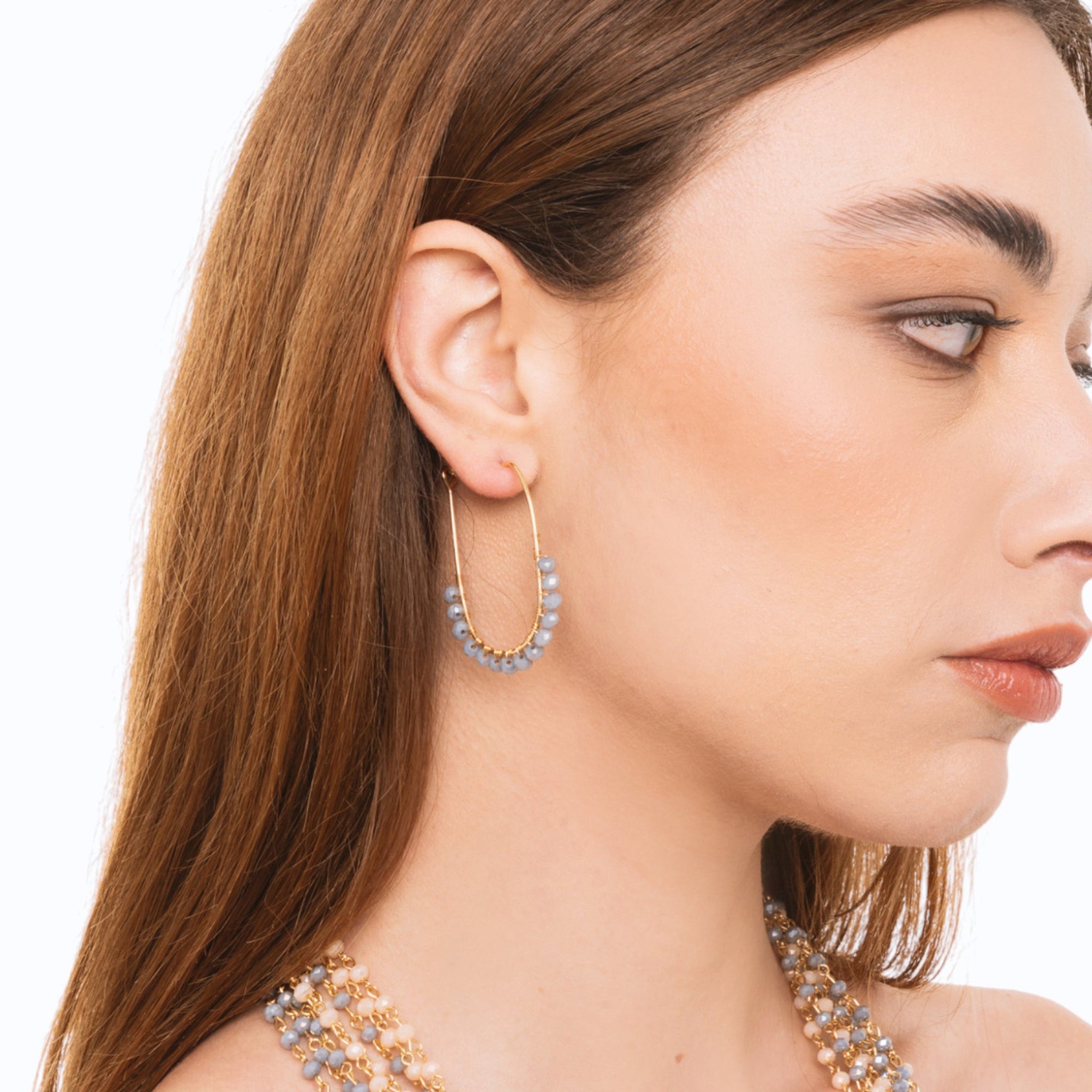 Orecchini a filo pendenti con pietre in vetro grigio - Mya Accessories