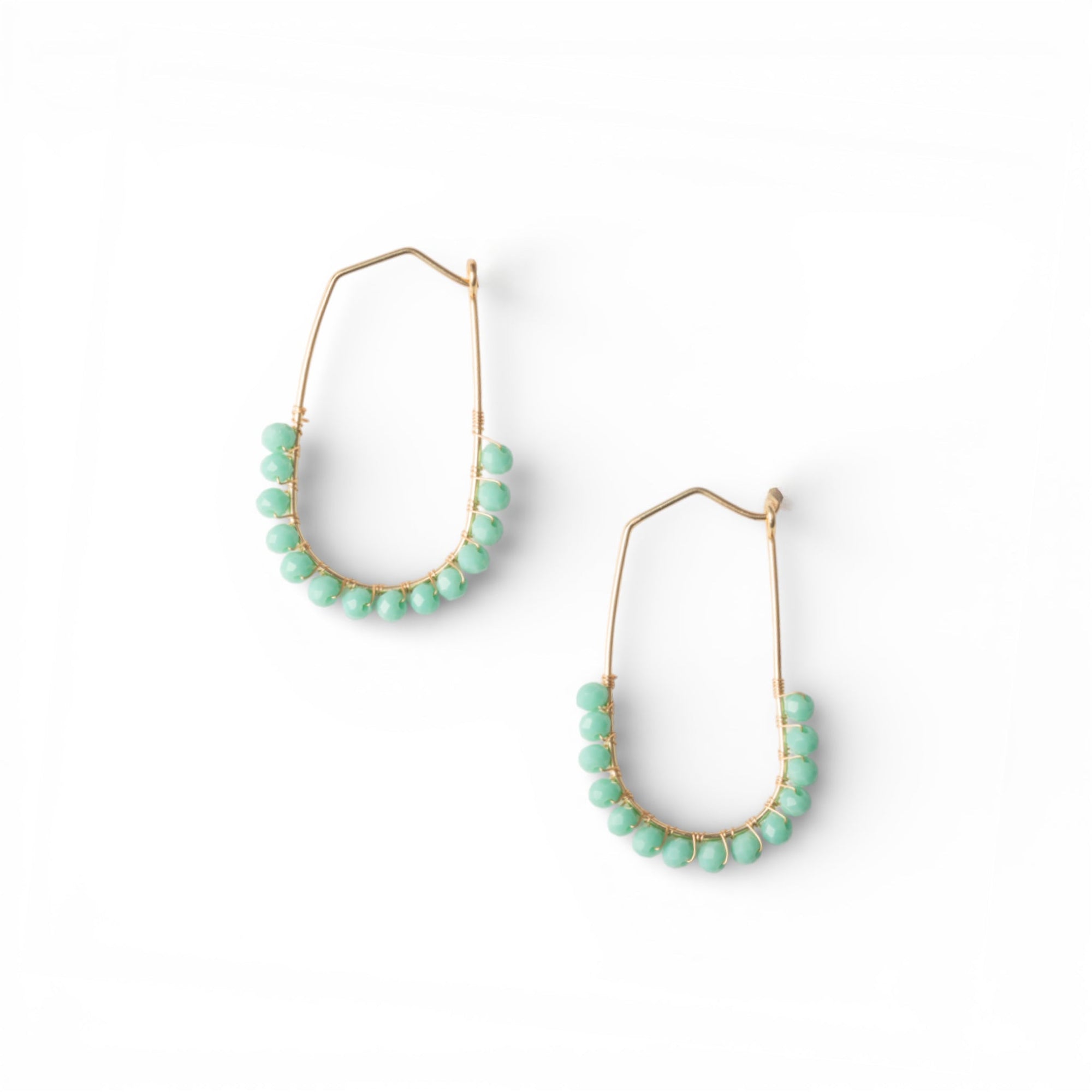 Orecchini a filo pendenti con pietre in vetro verde - Mya Accessories