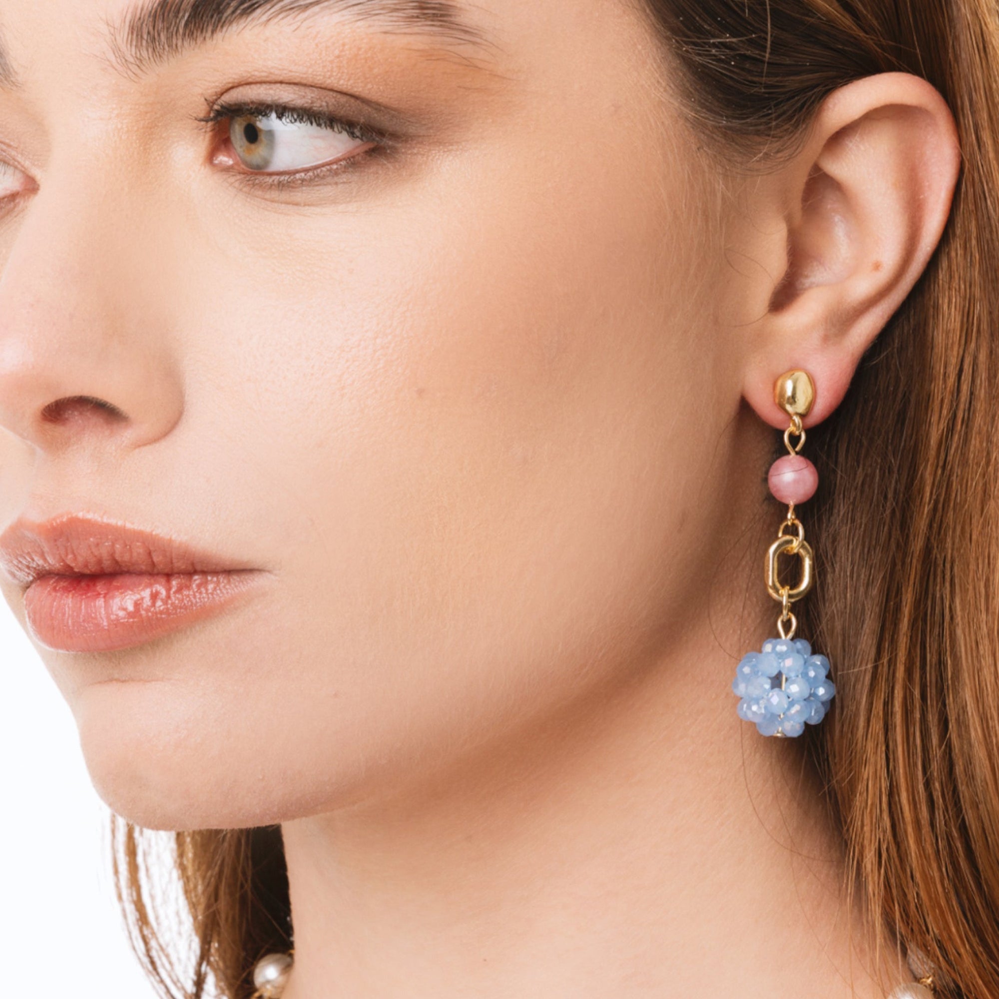 Orecchini pendenti con pietre in vetro tono azzurro - Mya Accessories