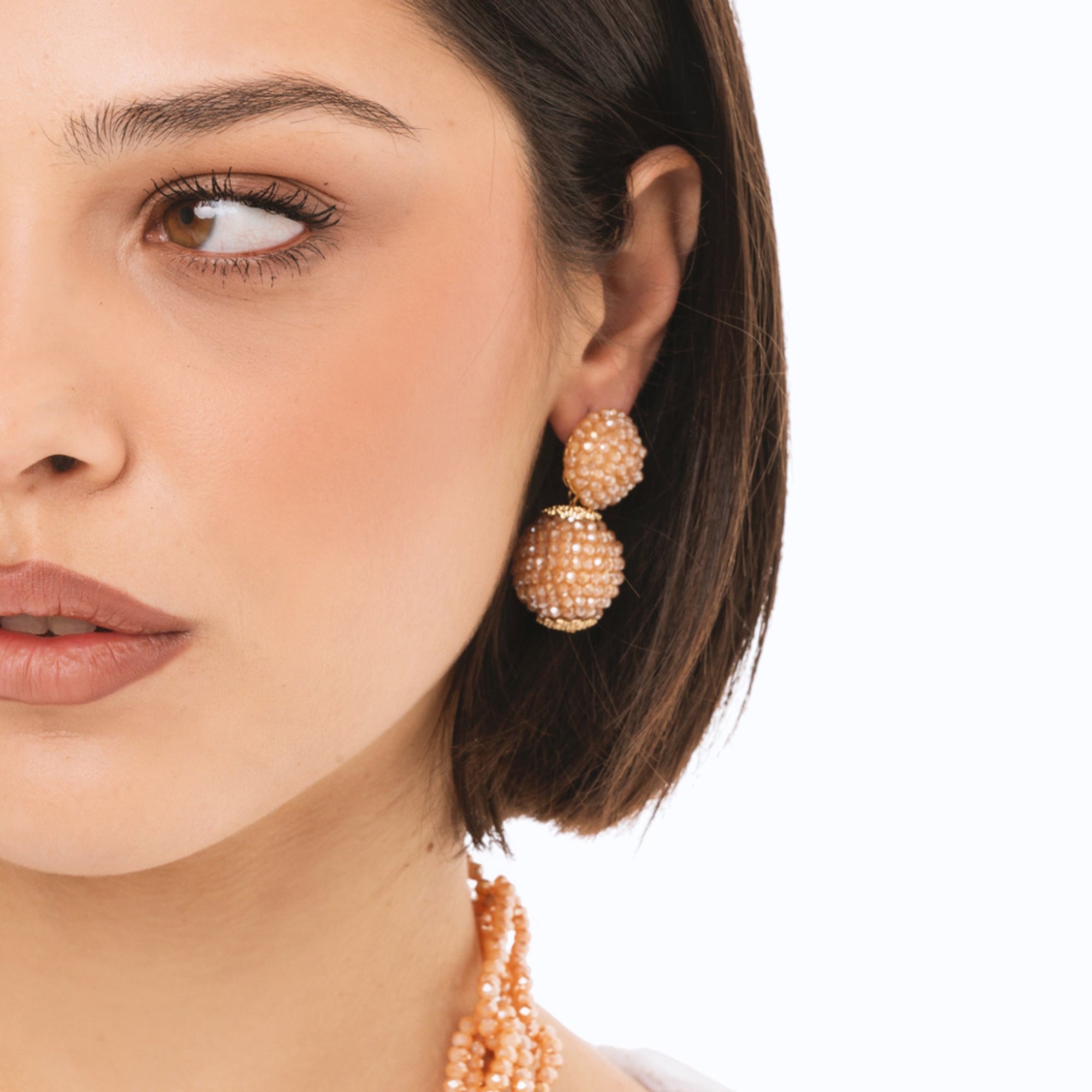 Orecchini pendenti con doppia sfera con pietre in vetro rosa - Mya Accessories