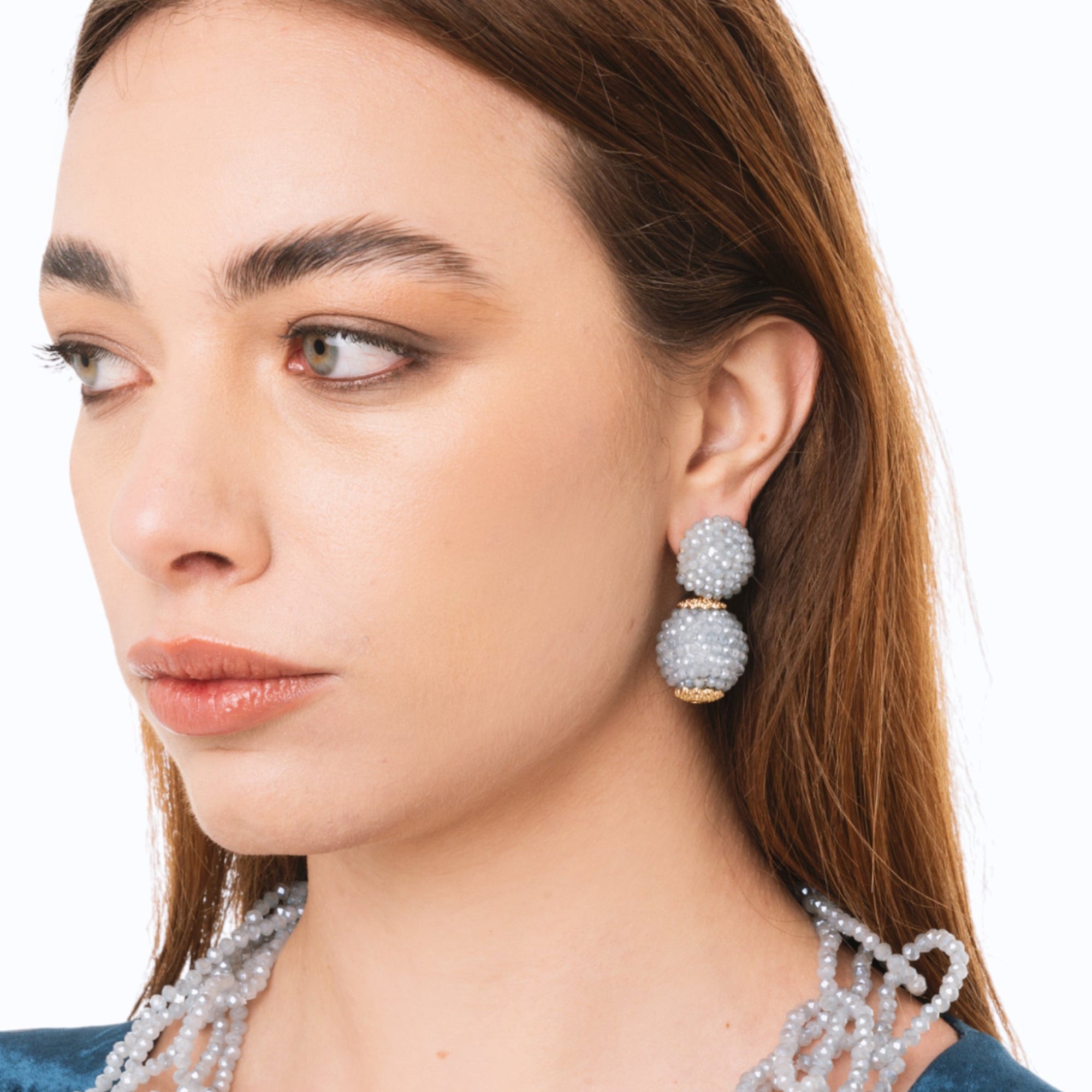 Orecchini pendenti con doppia sfera con pietre in vetro grigie - Mya Accessories
