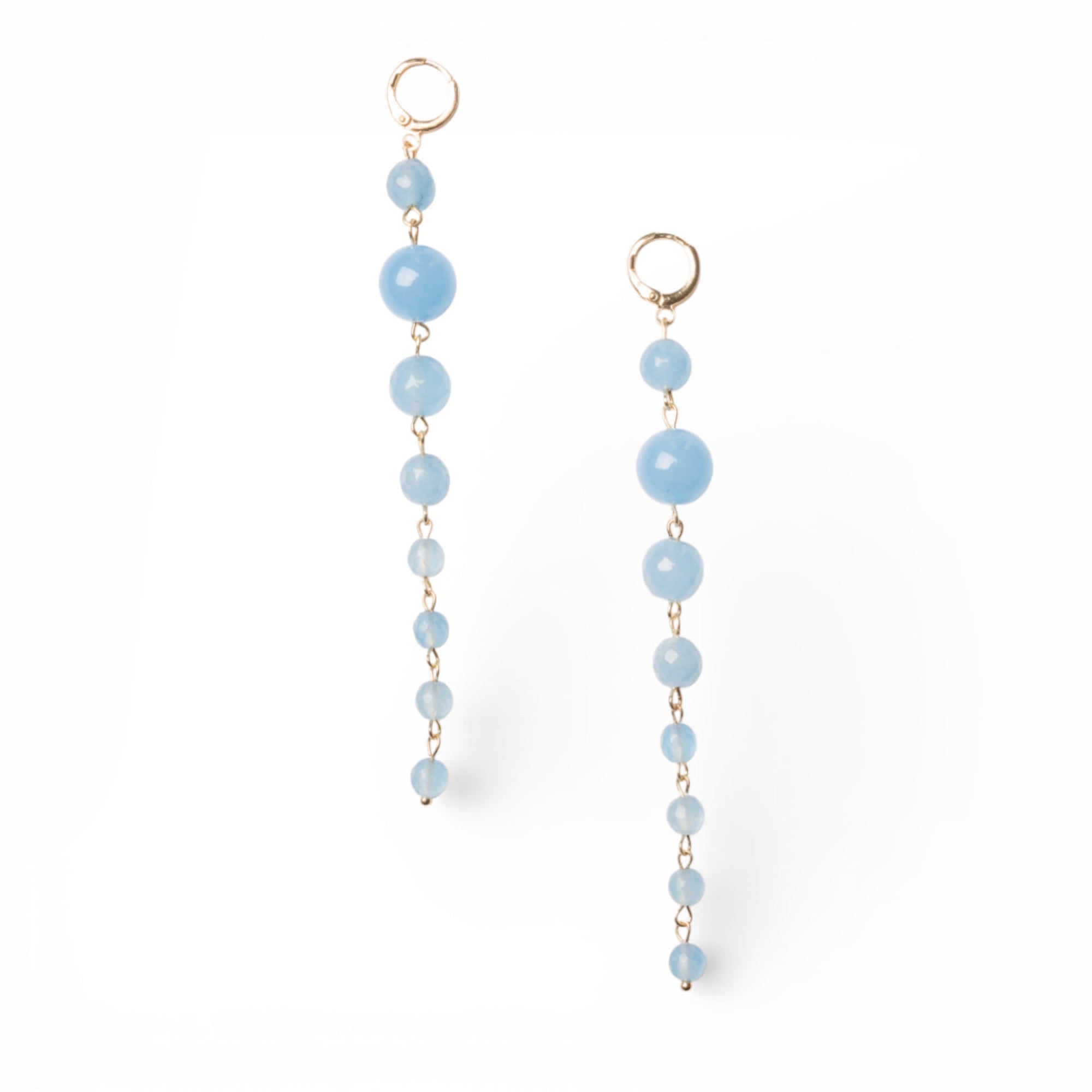 Orecchini pendenti lunghi con pietre dure a sfera tono azzurro - Mya Accessories