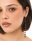 Orecchini pendenti lunghi con pietre dure a sfera nere - Mya Accessories