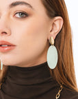 Orecchini pendenti con pietra ovale in acrilico verde - Mya Accessories