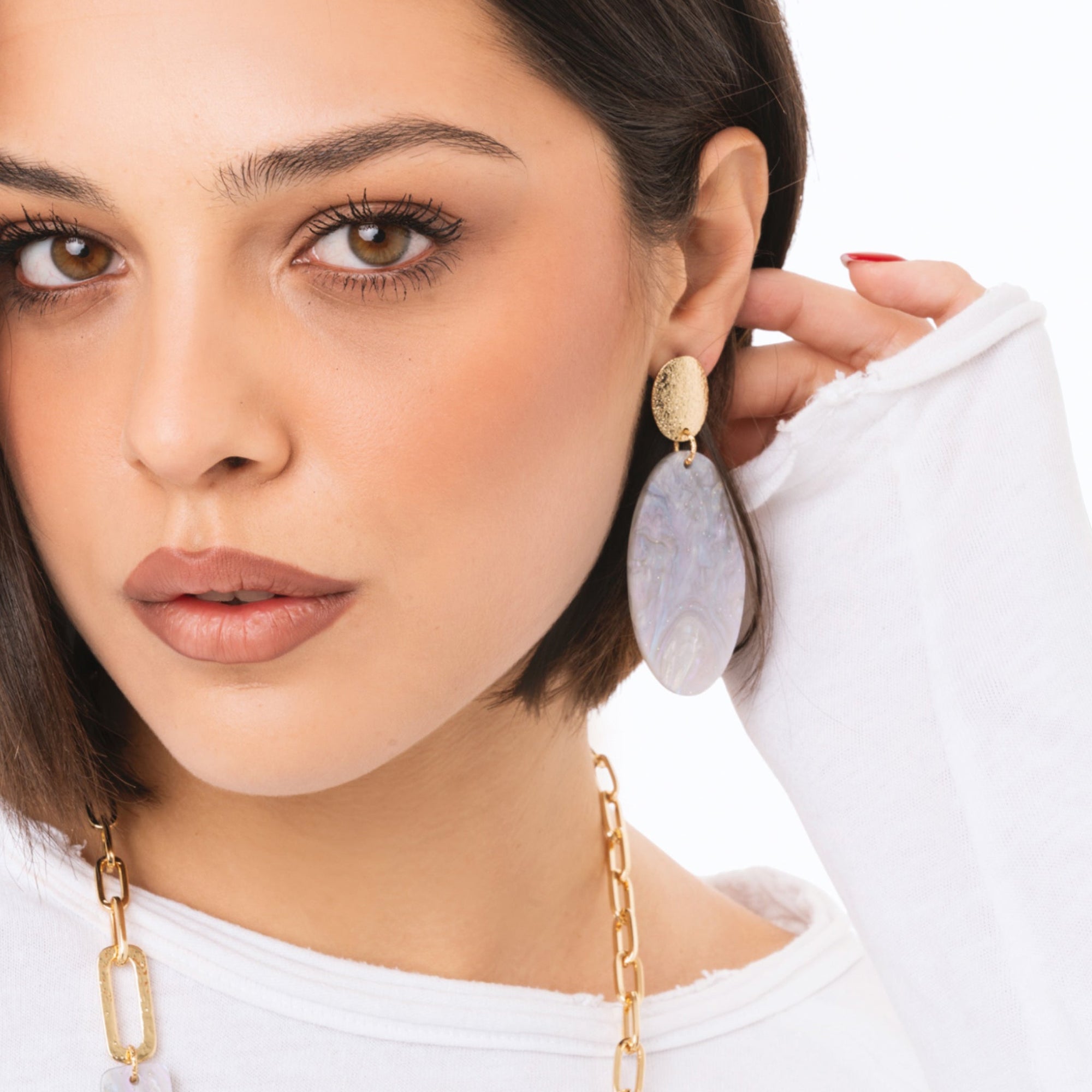 Orecchini pendenti con pietra ovale in acrilico lilla - Mya Accessories