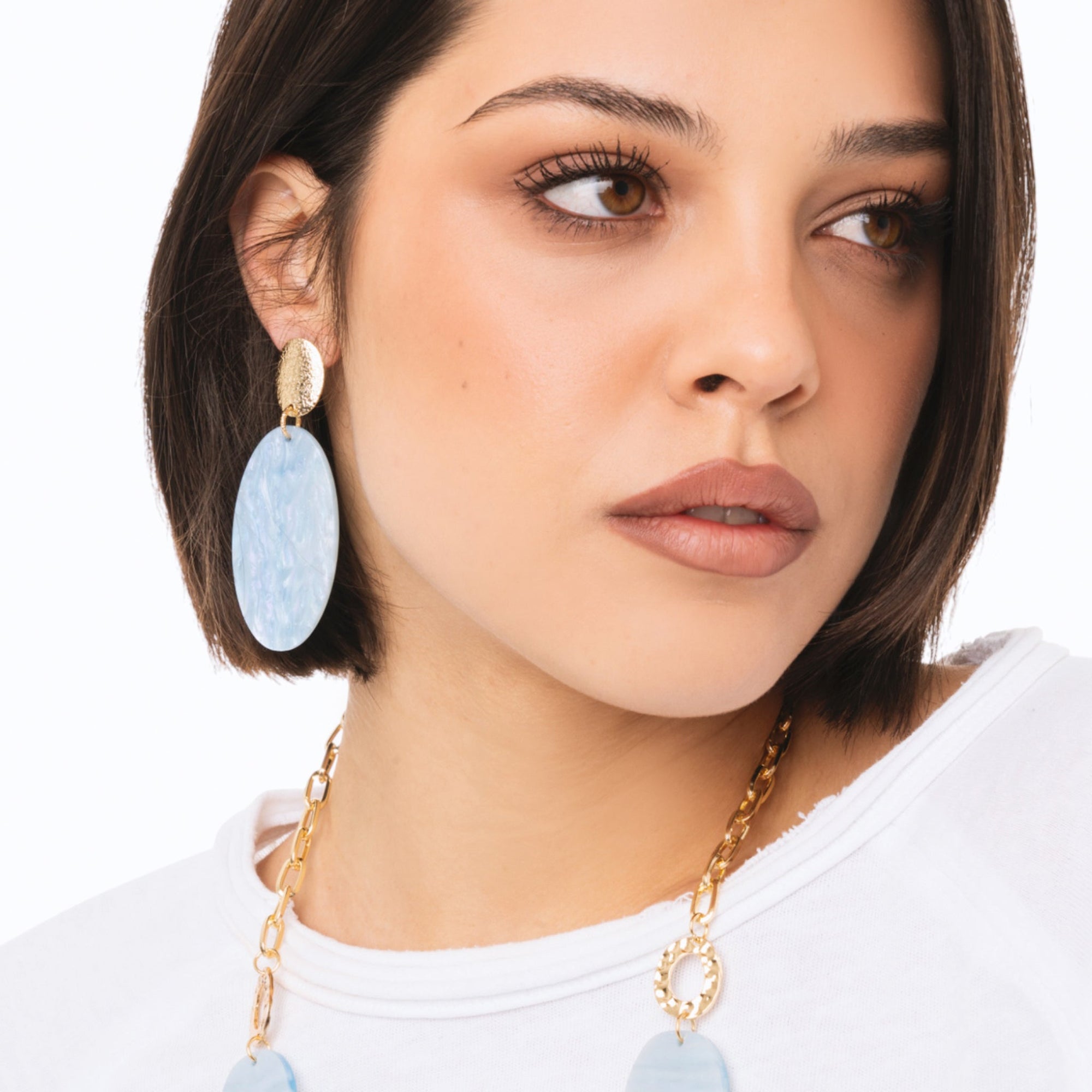 Orecchini pendenti con pietra ovale in acrilico azzurro - Mya Accessories
