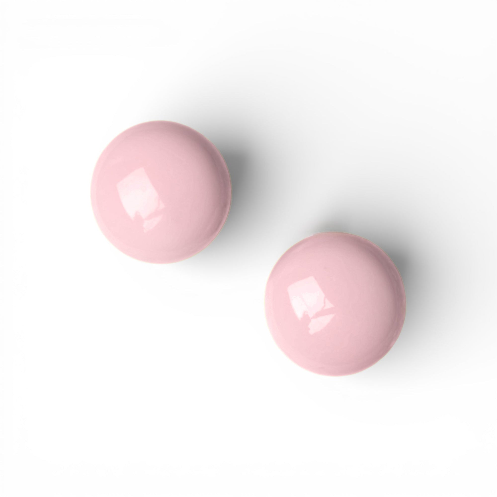 Orecchini a clip con pietra circolare in resina rosa chiaro - Mya Accessories