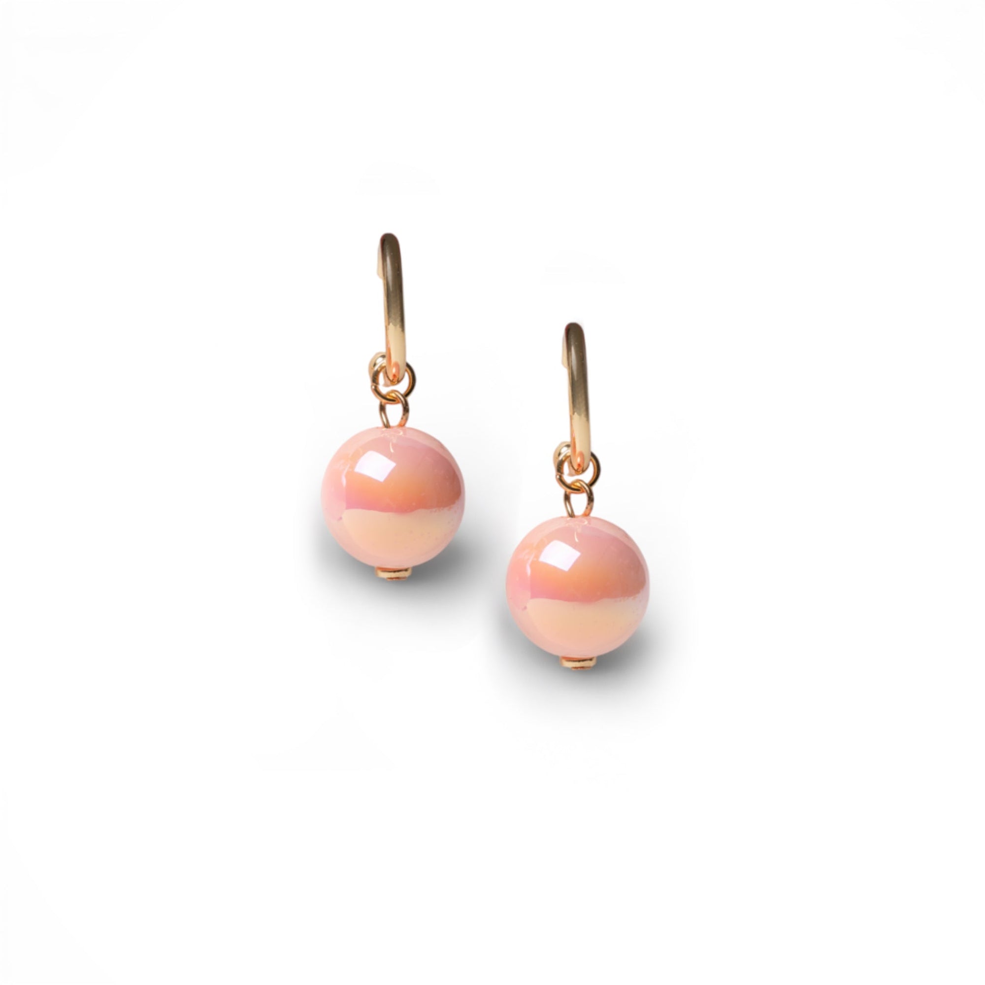 Orecchini a cerchietto con sfera lucida pendente in acrilico rosa - Mya Accessories