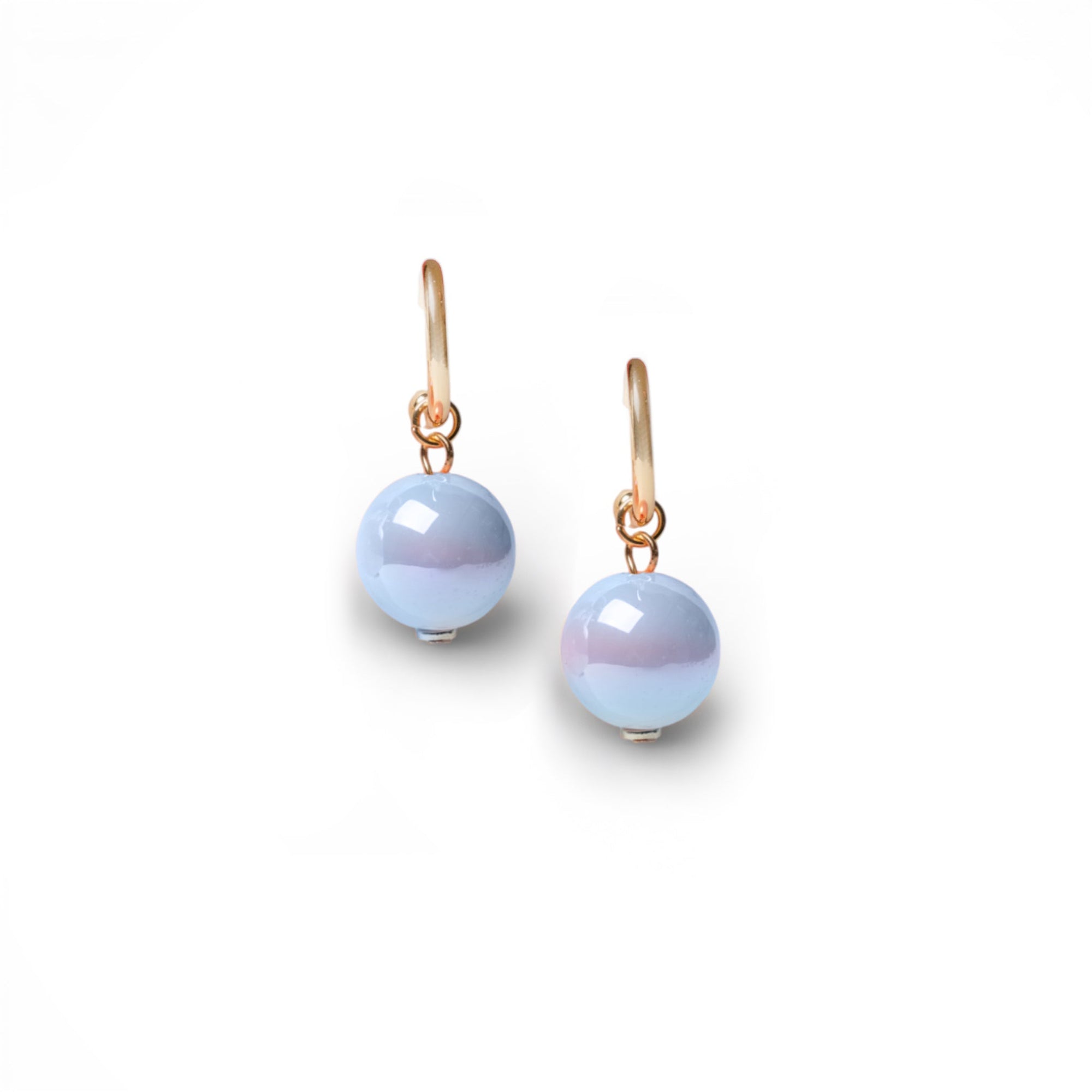 Orecchini a cerchietto con sfera lucida pendente in acrilico indaco - Mya Accessories