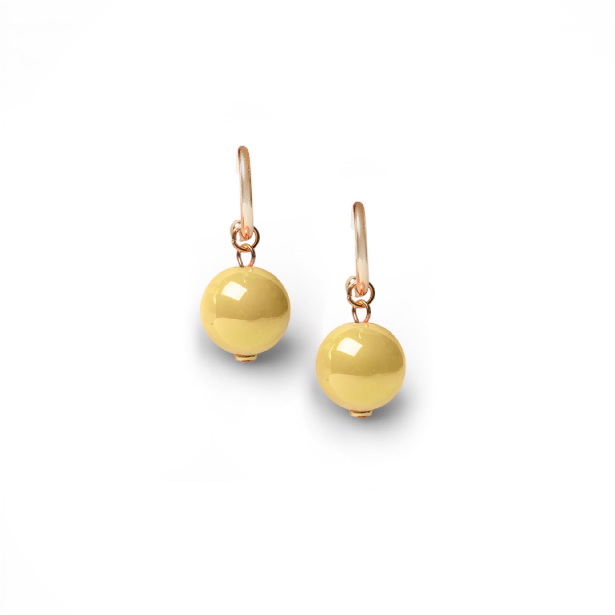 Orecchini a cerchietto con sfera lucida pendente in acrilico gialla - Mya Accessories