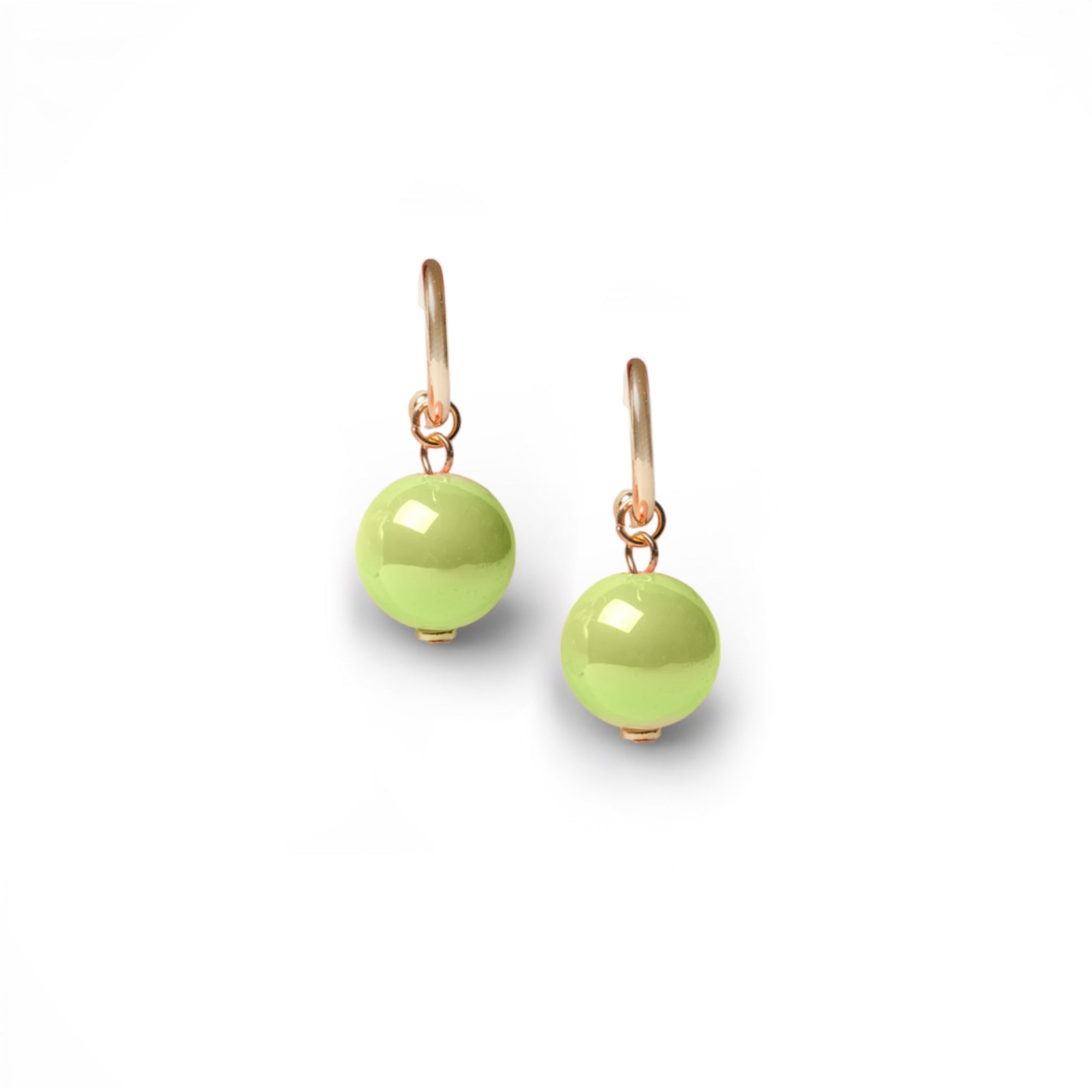 Orecchini a cerchietto con sfera lucida pendente in acrilico verde - Mya Accessories