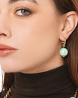 Orecchini a cerchietto con sfera lucida pendente in acrilico verde acqua - Mya Accessories