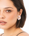 Orecchini a clip in metallo con design a rosa tono rosa - Mya Accessories
