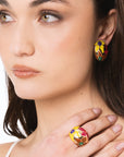 Orecchini a clip ovali smaltati con fiori gialli e fucsia - Mya Accessories