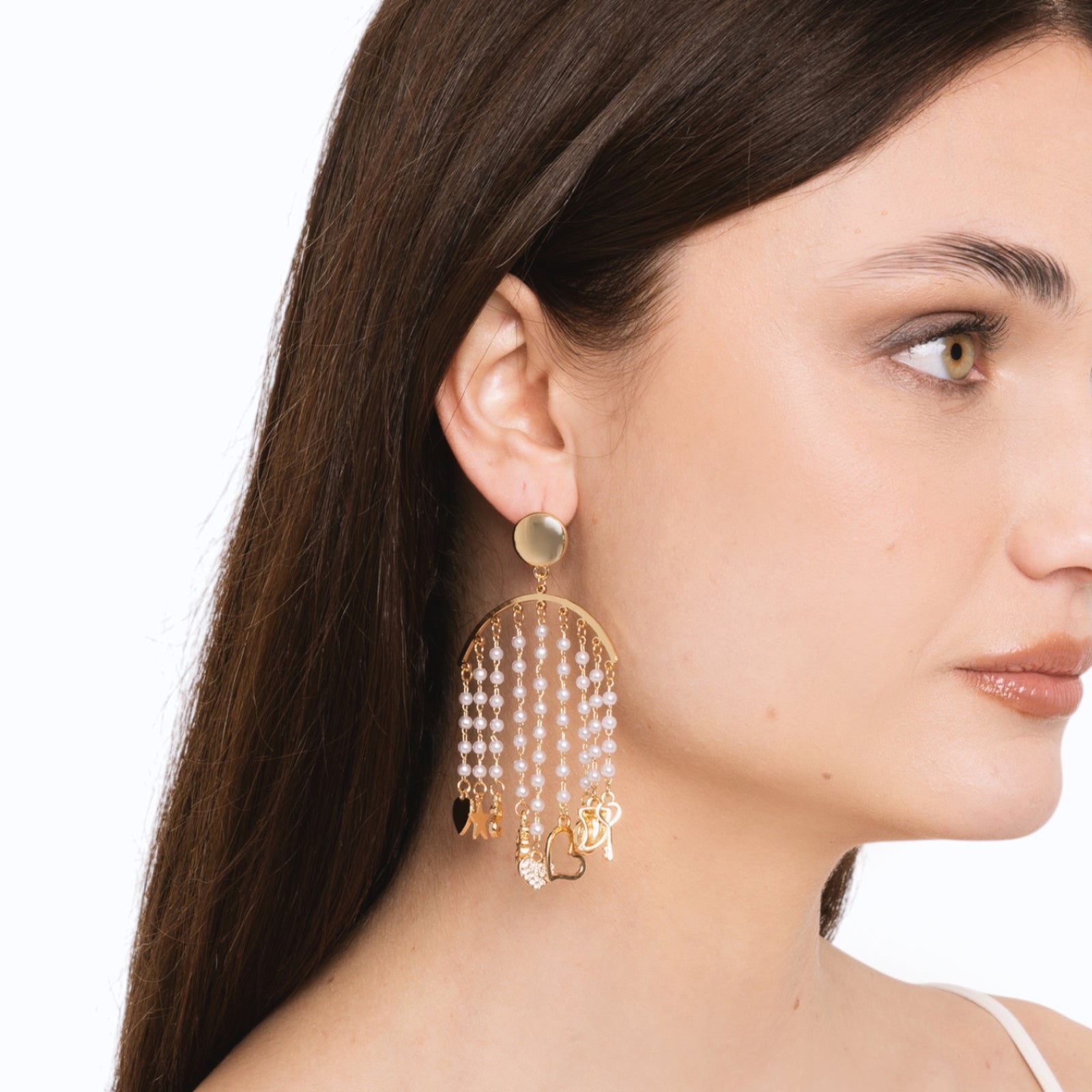 Orecchini in metallo con pendente cascata di fili di perline con charms - Mya Accessories