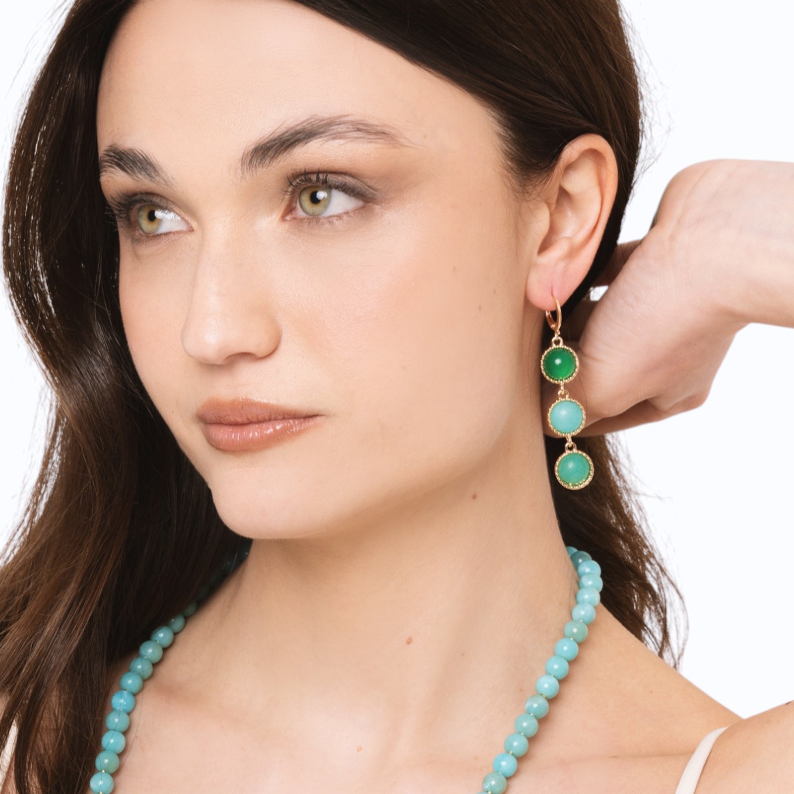 Orecchini in metallo pendenti con tre pietre dure tono verde - Mya Accessories