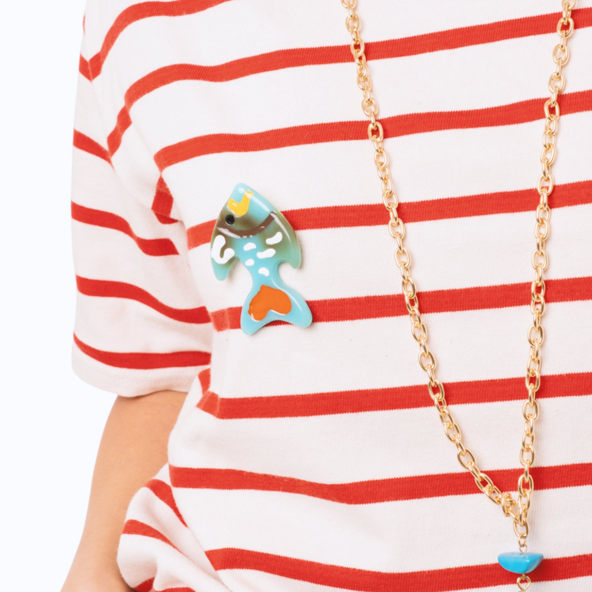 Spilla in metallo con pesciolino in acrilico azzurro - Mya Accessories