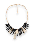 Collana girocollo con rami di corallo neri in acrilico ed elementi marini in metallo pendenti - Mya Accessories