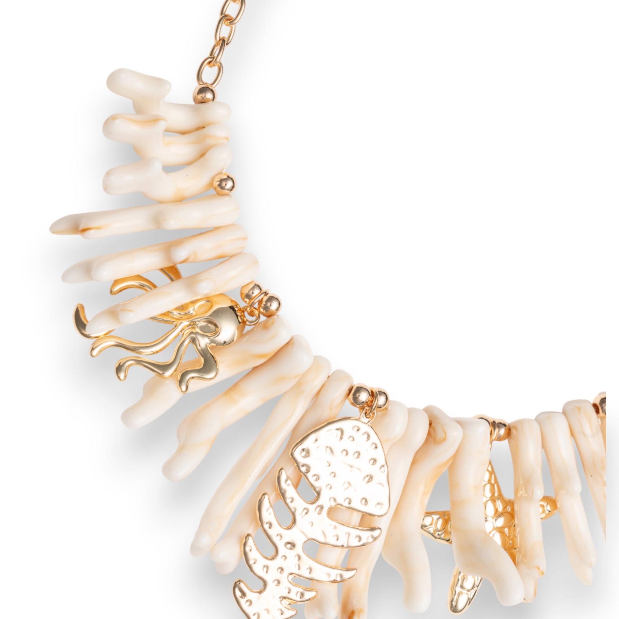 Collana girocollo con rami di corallo beige in acrilico ed elementi marini in metallo pendenti - Mya Accessories