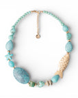 Collana girocollo con pietre in acrilico turchese e pesciolino in metallo - Mya Accessories