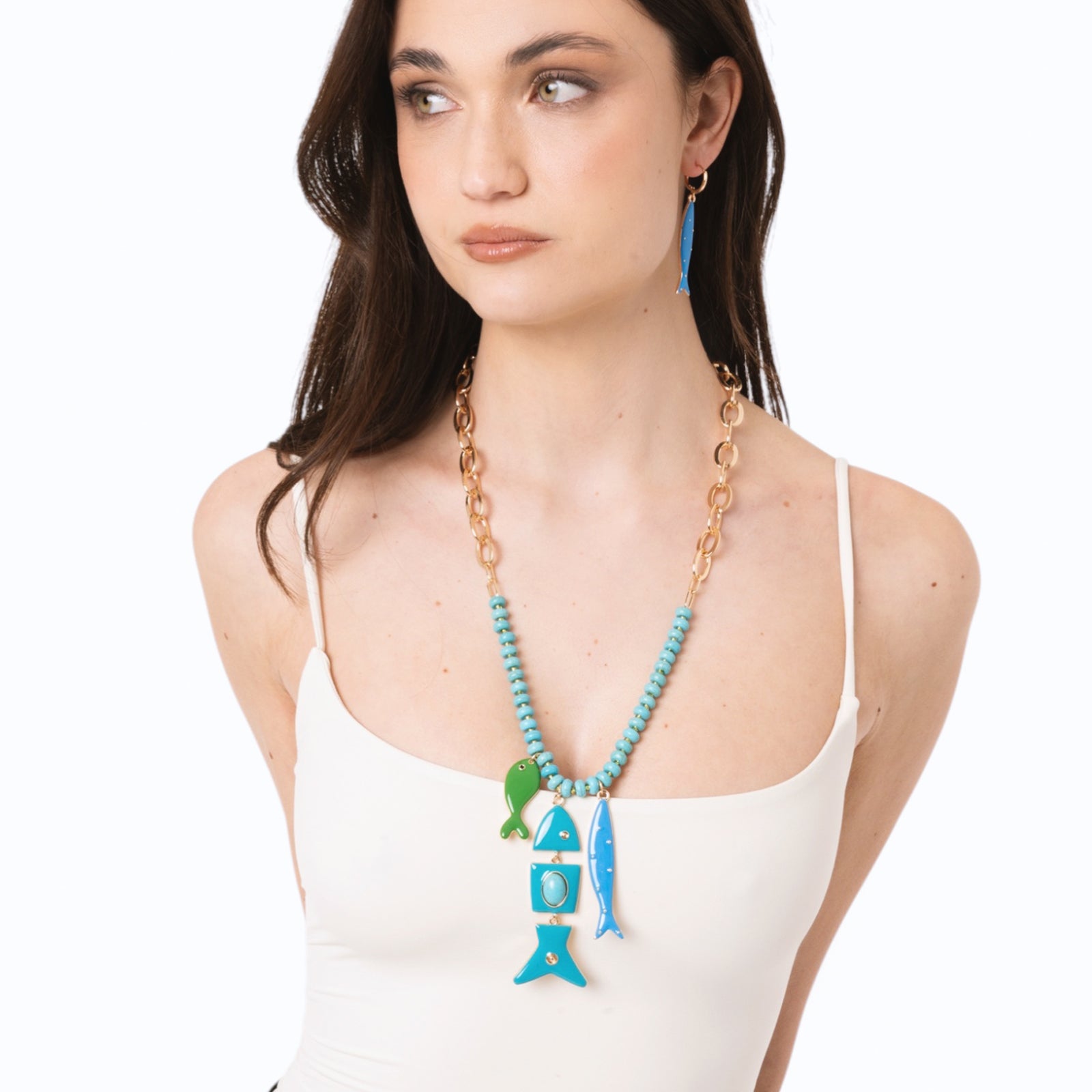 Collana a catena con pietre in vetro turchesi, con pendenti marini smaltati - Mya Accessories