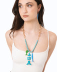 Collana a catena con pietre in vetro turchesi, con pendenti marini smaltati - Mya Accessories