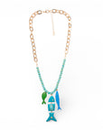 Collana a catena con pietre in vetro turchesi, con pendenti marini smaltati - Mya Accessories