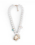 Collana lunga con sfere bianche in acrilico e pendente pesce tropicale in metallo - Mya Accessories