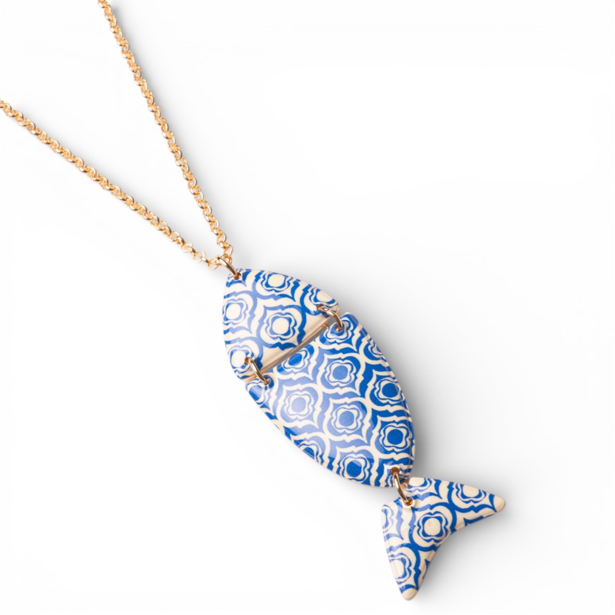 Collana lunga a catena sottile con pendente a pesciolino con texture tono blu - Mya Accessories