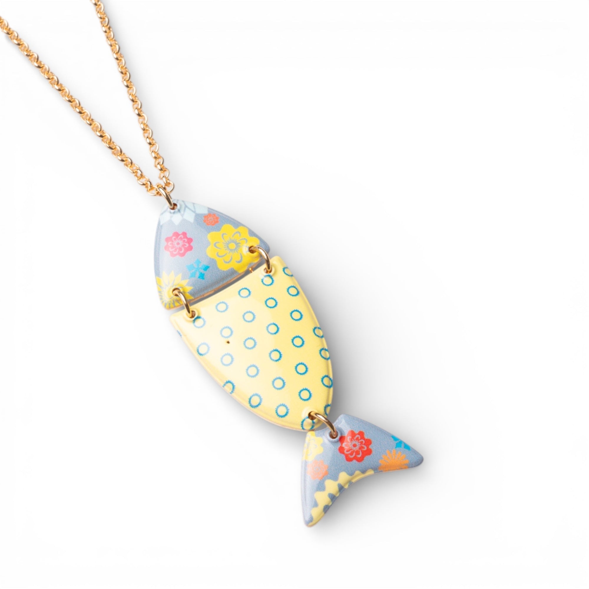 Collana lunga a catena sottile con pendente a pesciolino con texture gialla ed azzurra - Mya Accessories