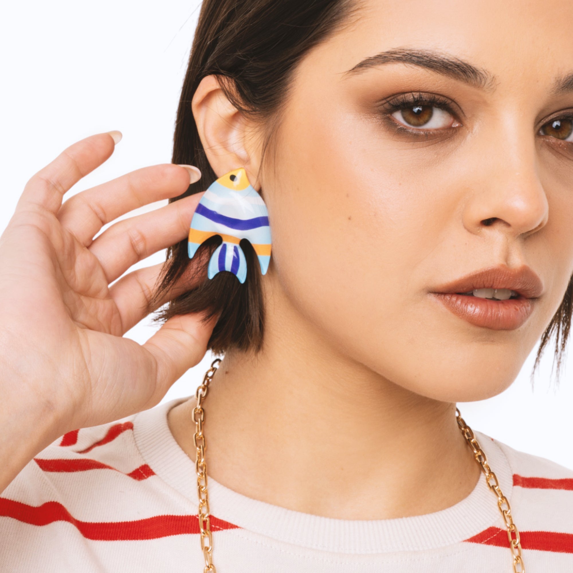 Orecchini pendenti in acrilico a pesciolino multicolore - Mya Accessories