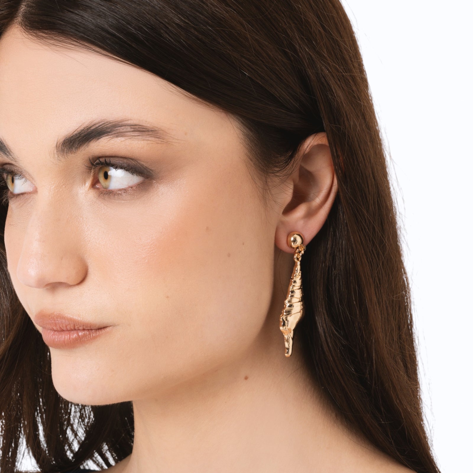 Orecchini pendenti in metallo con conchiglia - Mya Accessories